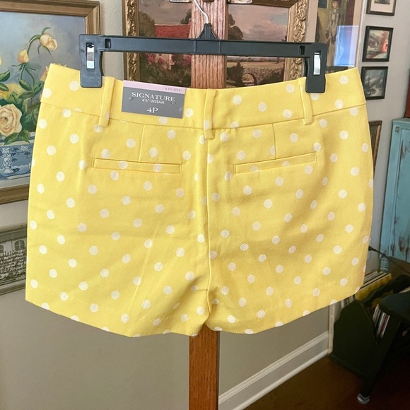 NWT Ann Taylor Petite Signature shorts pockets 3.5” inseam 4P yellow white dot - Picture 4 of 10